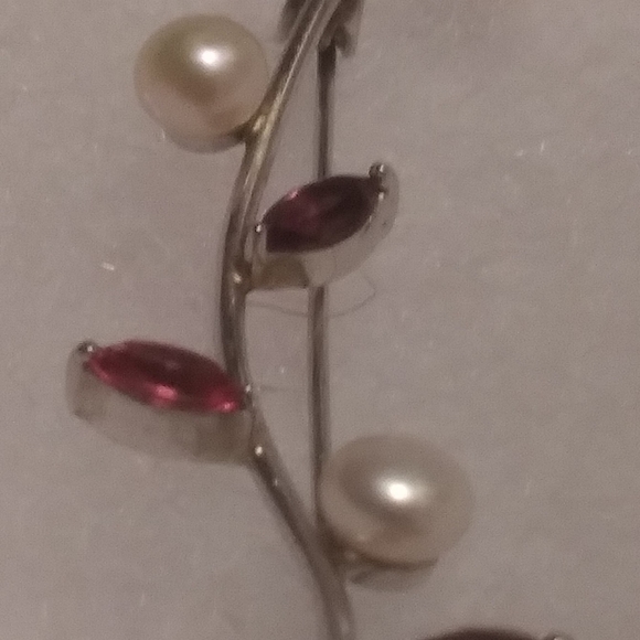 Elegant Pin - Picture 3 of 5